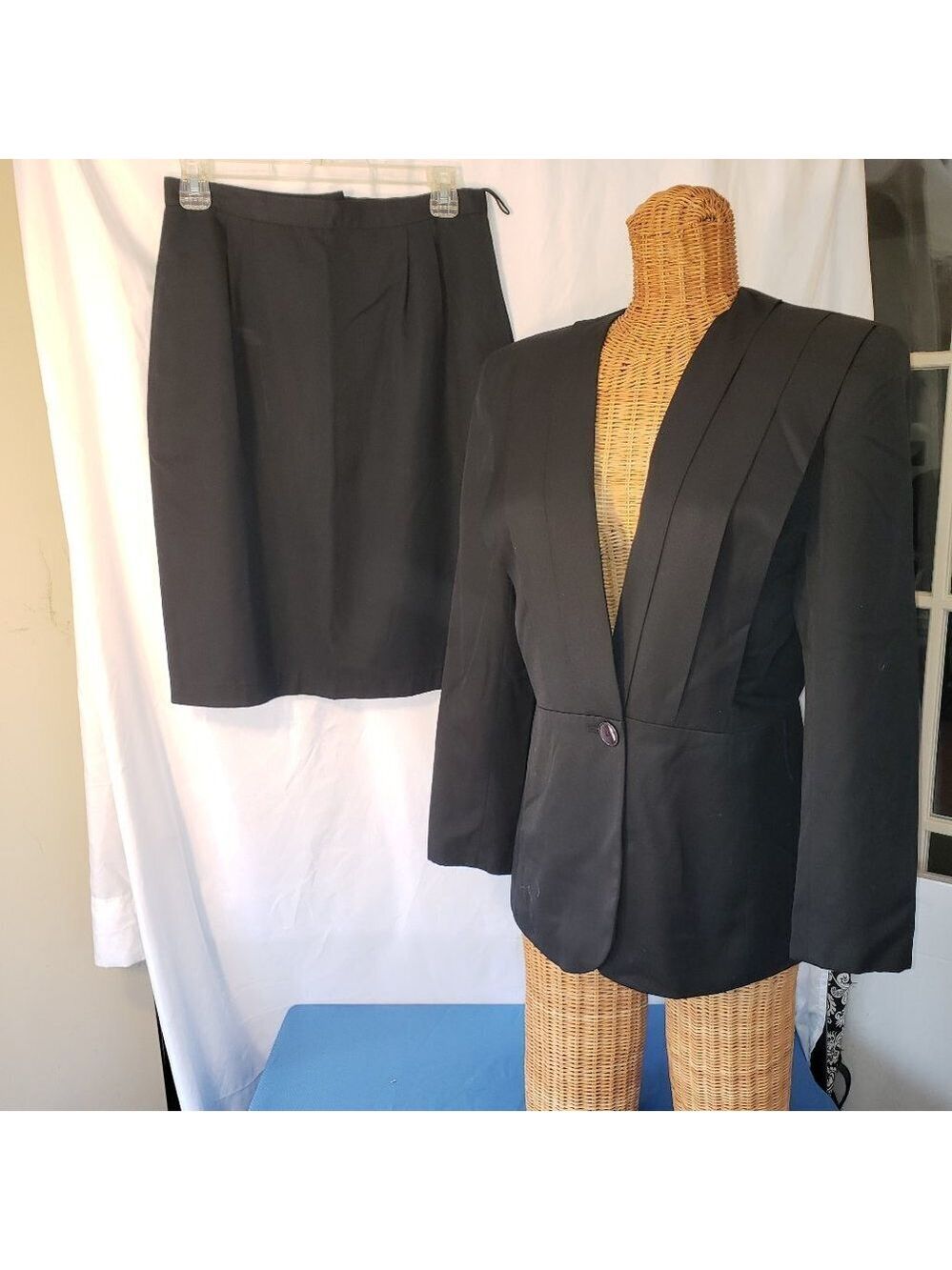 Atrium Collection Women's Black Two Piece Skirt Suit Size 12